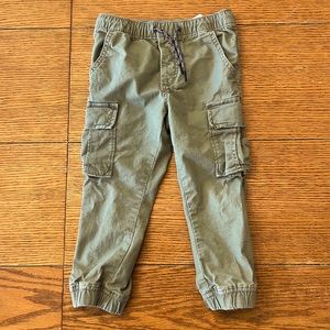 Gap Boys Size 4T Cargo Joggers LIKE NEW!